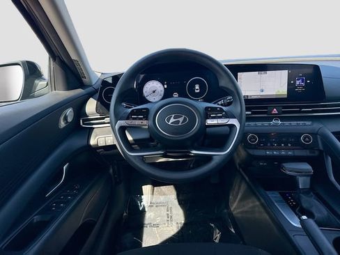 Used 2024 Hyundai Elantra SEL FWD image 21