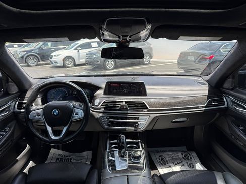 Used 2018 BMW 750i RWD image 10