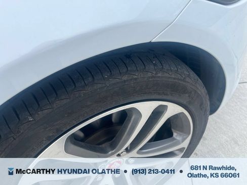 Used 2017 Jaguar XE Premium RWD image 14