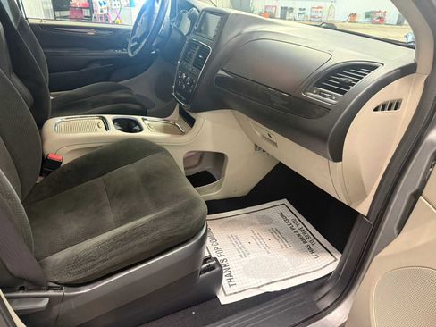Used 2015 Dodge Grand Caravan SXT FWD image 25