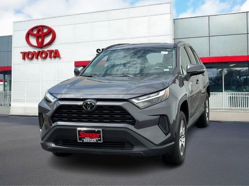Used 2025 Toyota RAV4 XLE image 6