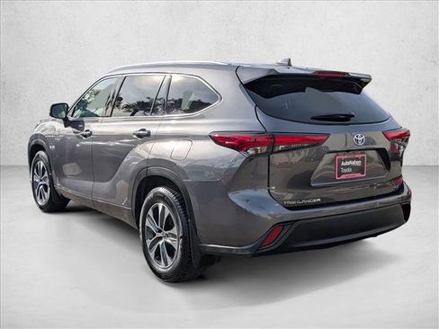 Used 2021 Toyota Highlander XLE image 8