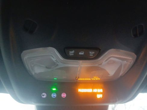 Used 2023 Chevrolet Colorado LT image 33