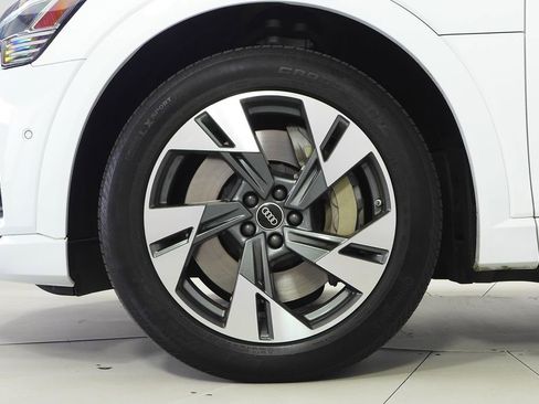 Used 2023 Audi e-tron Premium Plus w/ Premium Plus Package AWD/4WD image 5