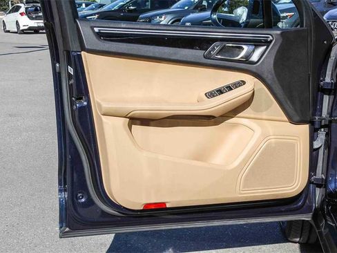 Used 2018 Porsche Macan image 21