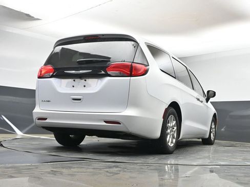 Used 2023 Chrysler Voyager LX image 20