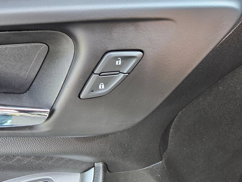 Used 2023 Chevrolet Malibu LT FWD image 17