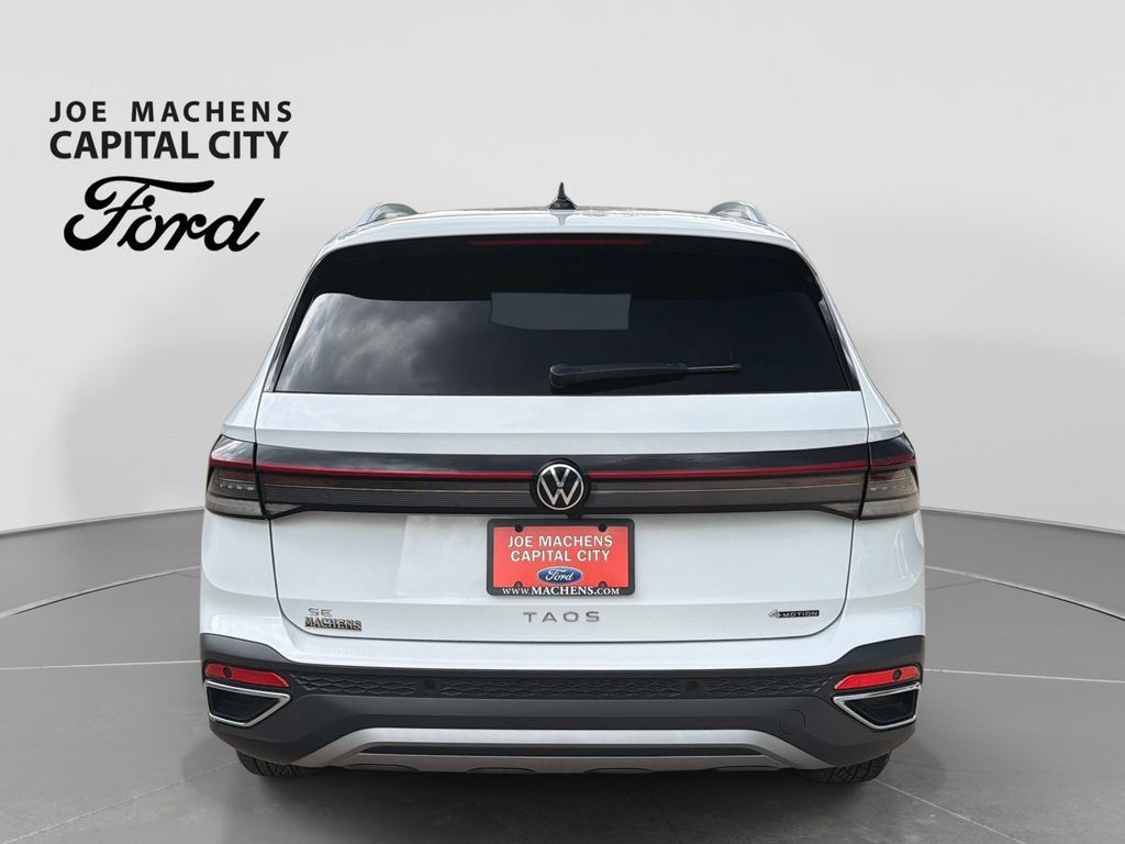 Used 2025 Volkswagen Taos SE AWD/4WD image 6