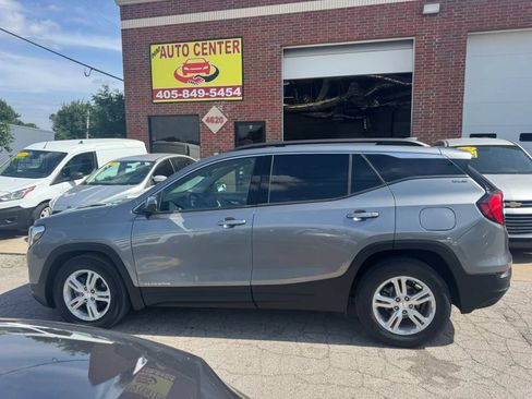 Used 2020 GMC Terrain SLE w/ Driver Convenience Package FWD image 2