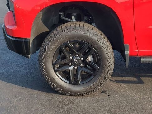 Used 2024 Chevrolet Silverado 1500 Custom Trail Boss w/ LPO, Dark Essentials Package image 7