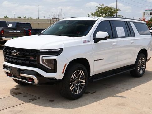 Used 2026 Chevrolet Suburban Z71 w/ Comfort Package AWD/4WD image 3