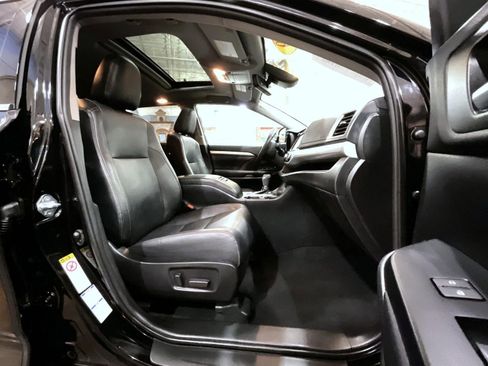 Used 2019 Toyota Highlander XLE w/ Protection Package #3 image 15