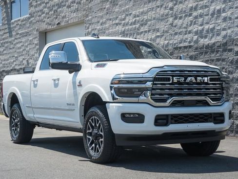 Used 2025 RAM 2500 Limited AWD/4WD image 2