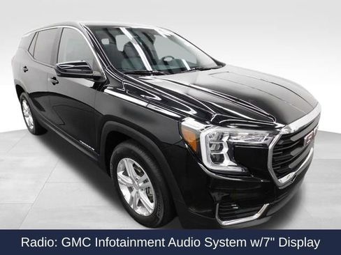 Used 2024 GMC Terrain SLE image 2