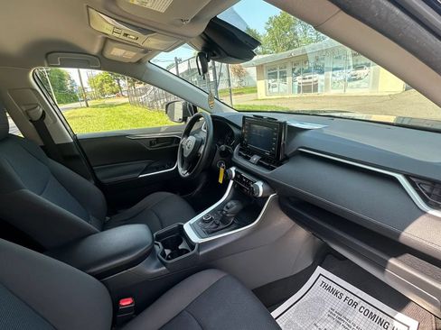 Used 2020 Toyota RAV4 LE AWD/4WD image 34