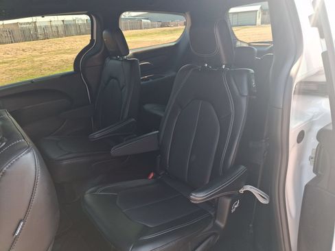 Certified 2025 Chrysler Pacifica Select AWD/4WD image 20