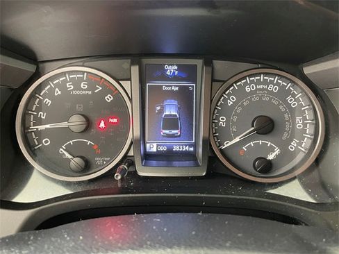Used 2020 Toyota Tacoma TRD Off-Road w/ Technology Package image 5