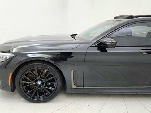 Used 2022 BMW 750i xDrive w/ Executive Package AWD/4WD image 9