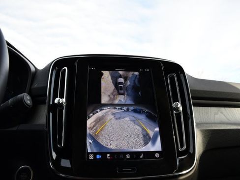 Certified 2025 Volvo XC40 B5 Plus image 12