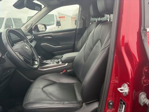 Used 2021 Toyota Highlander Limited AWD/4WD image 16