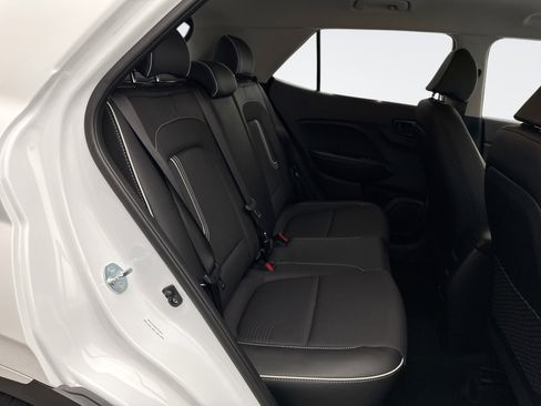 Used 2025 Hyundai Venue Limited image 19