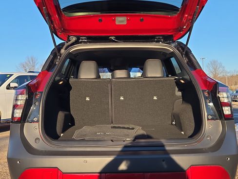 Used 2025 Nissan Kicks SR image 9