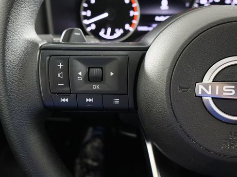 Used 2024 Nissan Rogue SV AWD/4WD image 8