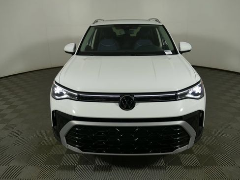 Used 2025 Volkswagen Taos SEL AWD/4WD image 8