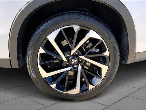 Used 2024 Mitsubishi Outlander SE image 11