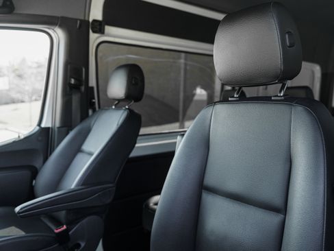 Used 2020 Mercedes-Benz Sprinter 2500 image 19