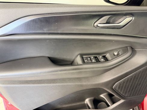 Used 2023 Jeep Grand Cherokee Laredo AWD/4WD image 12