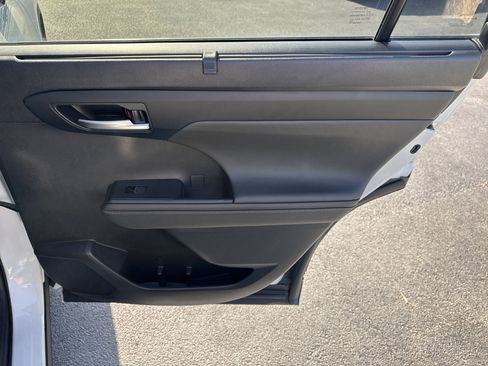 Used 2023 Toyota Highlander Bronze Edition image 33