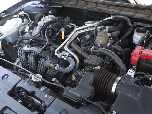 Used 2025 Nissan Altima 2.5 SV FWD image 8