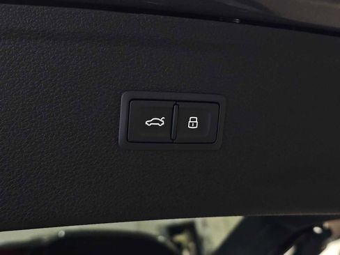 Used 2025 Audi Q5 e Premium Plus w/ Premium Plus Package image 17