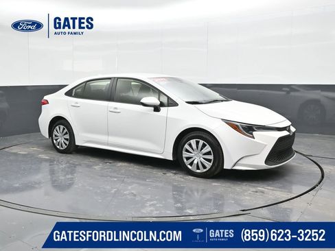 Used 2022 Toyota Corolla LE image 1