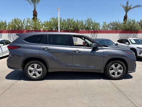 Used 2021 Toyota Highlander L FWD image 3