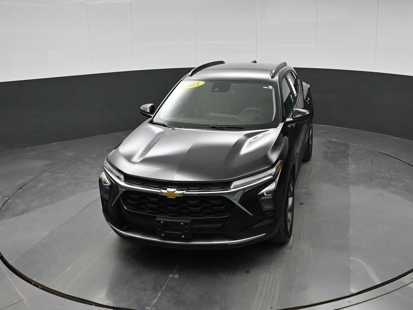 Used 2025 Chevrolet Trax LT FWD image 29