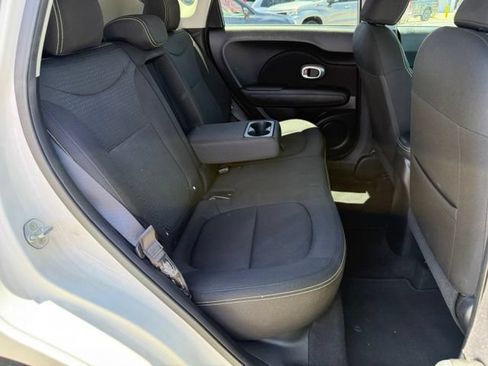 Used 2016 Kia Soul + FWD image 30