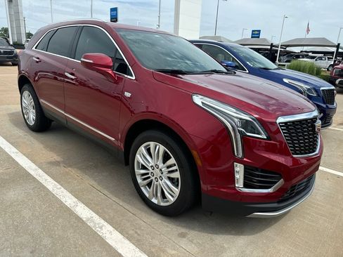 Used 2020 Cadillac XT5 Premium Luxury FWD image 2