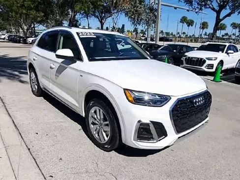 Certified 2023 Audi Q5 2.0T Premium w/ Convenience Package image 2