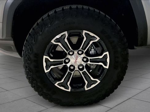 Used 2024 GMC Canyon AT4 w/ AT4 Premium Package image 11