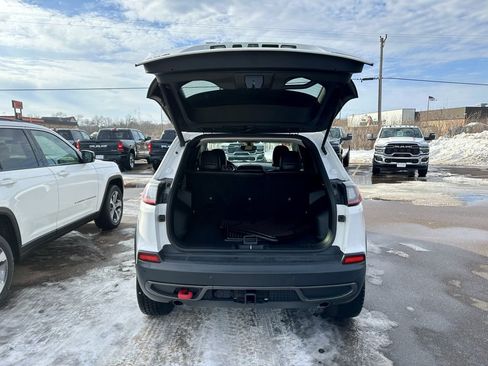 Used 2019 Jeep Cherokee Trailhawk image 6