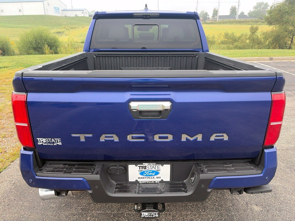 Used 2025 Toyota Tacoma Limited AWD/4WD image 5