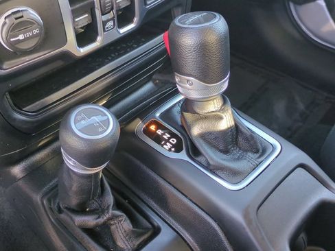 Used 2023 Jeep Gladiator Sport AWD/4WD image 12