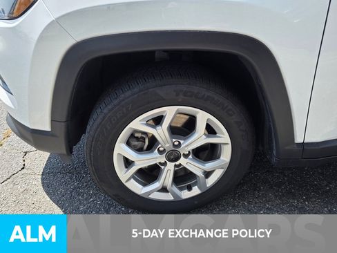 Used 2025 Jeep Compass Latitude AWD/4WD image 4