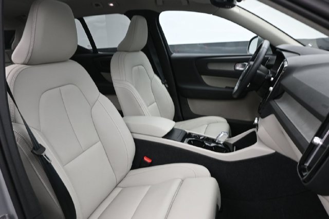 Used 2024 Volvo XC40 B5 Plus w/ Protection Package Premier AWD/4WD image 30