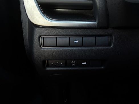 Used 2025 Nissan Rogue SV FWD image 22