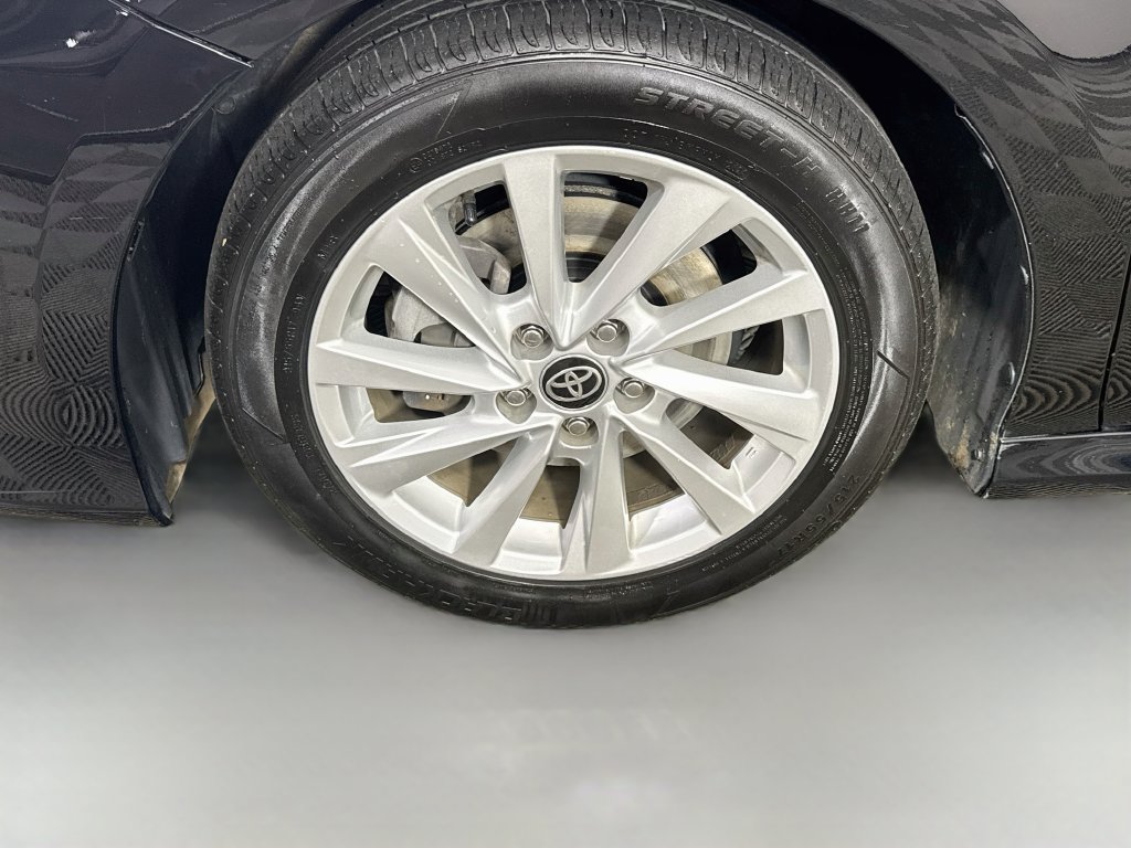 Used 2021 Toyota Camry LE w/ Carpet Mat Package (TMS) FWD image 4