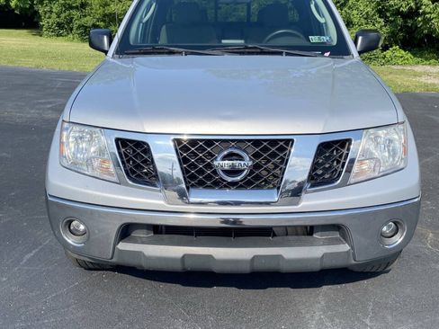 Used 2011 Nissan Frontier SV AWD/4WD image 5