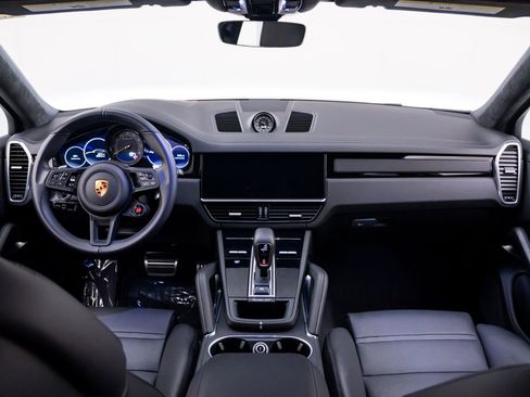 Certified 2022 Porsche Cayenne Turbo GT AWD/4WD image 11